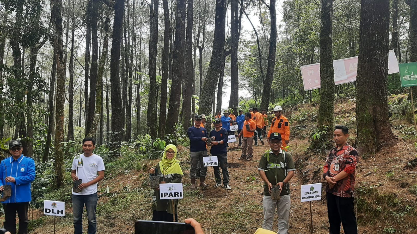 Dakwah Sembari Jaga Alam, Penyuluh Agama di Batang Tanam Sejuta Pohon