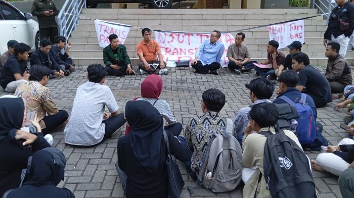 Mahasiswa Demo Rektor UIN Gus Dur Pekalongan