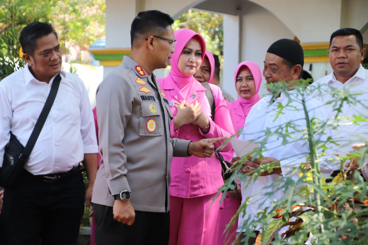 Revitalisasi Situs Budaya/Agama Polres Pekalongan di Makam Ibu Agung Siti Fatimah Ambariyah