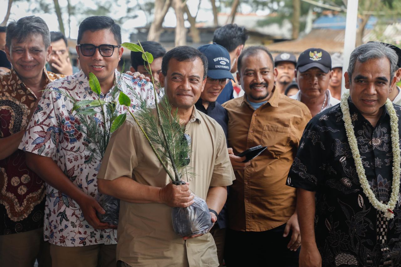 Atasi Rob dan Abrasi di Kawasan Pesisir, Ahmad Luthfi Ajak Warga Rawat Mangrove