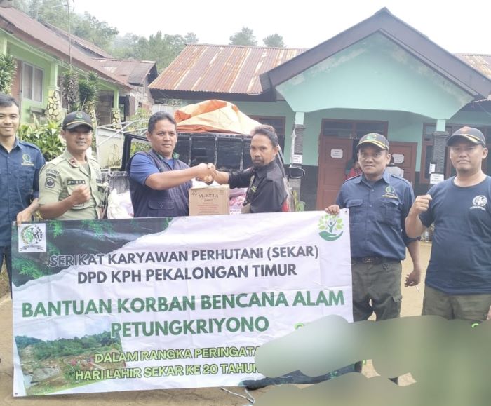 Serikat Karyawan Perhutani KPH Pekalongan Timur Salurkan Bantuan Korban Longsor Petungkriyono