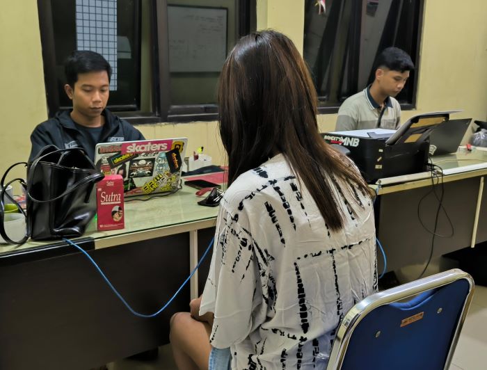 Diduga Terlibat Prostitusi Online, Mahasiswi Cantik Ini Digerebek Polisi Saat Operasi Pekat di Wiradesa