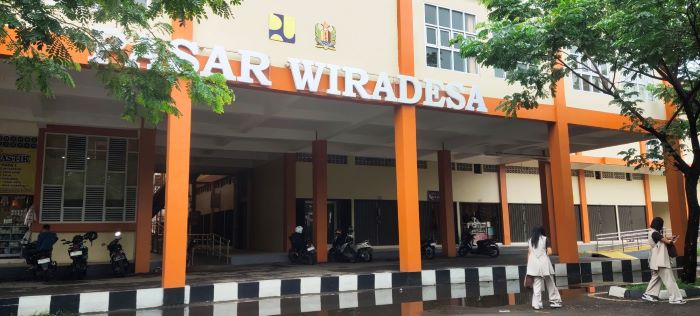 Pasar Wiradesa di Pekalongan Sepi, Pedagang Pilih Berjualan di Pinggir Jalan