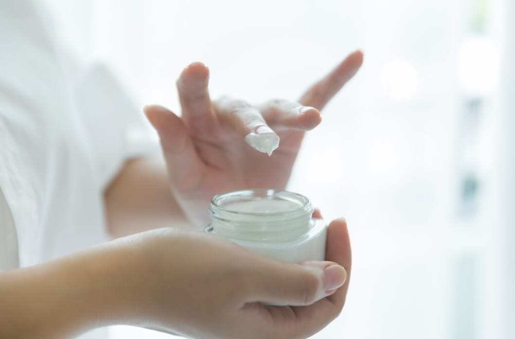 4 Moisturizer untuk Memutihkan Wajah yang Ampuh Hilangkan Flek Hitam, Wajah Glowing dan Awet Muda Sejak Dini