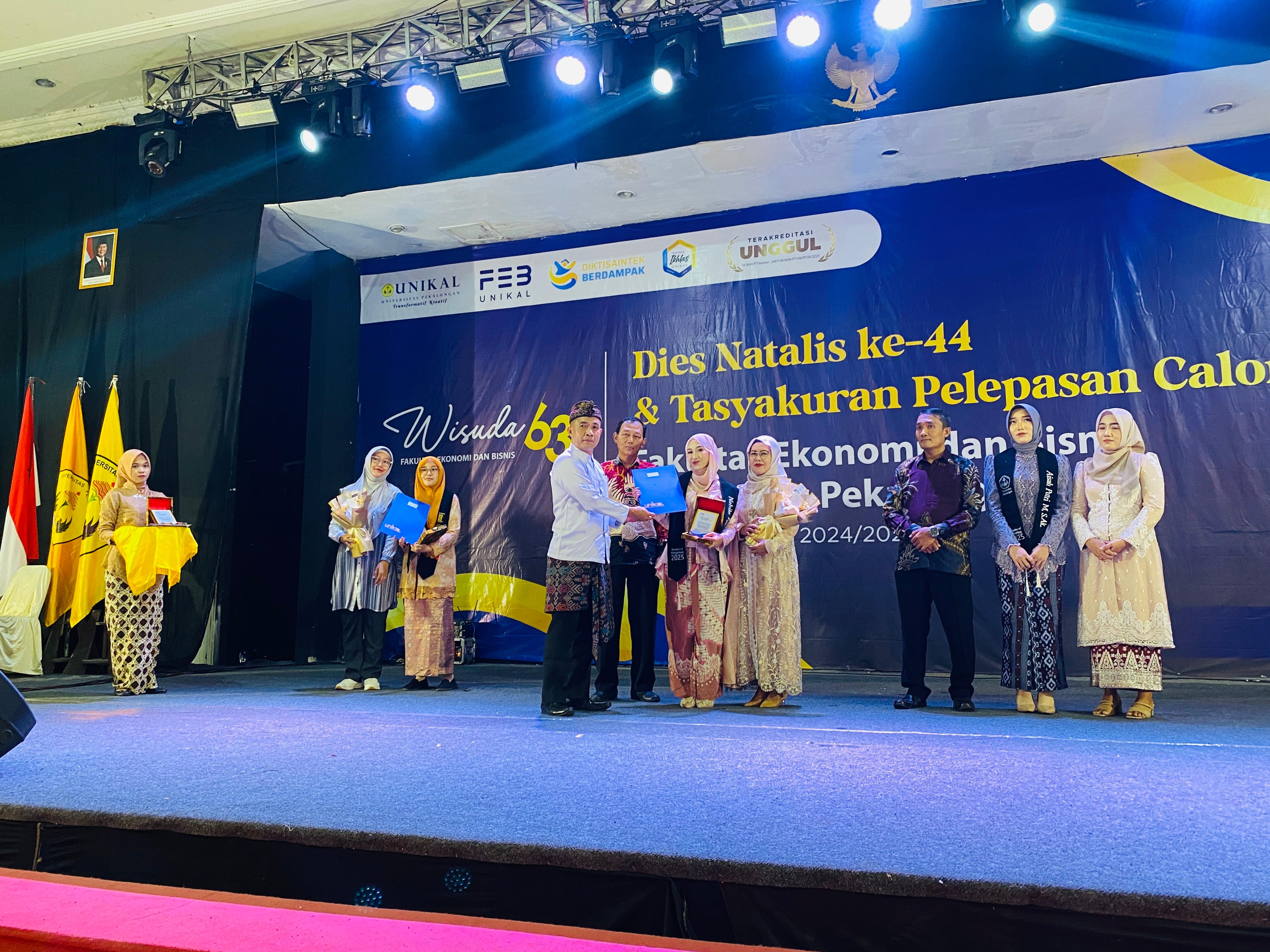 Merayakan Empat Dekade Lebih, FEB Unikal Antar Lulusan Menuju Gerbang Karir.