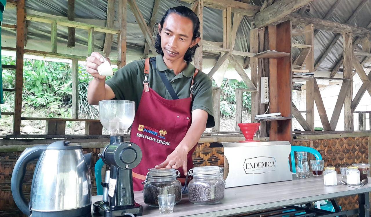 Untuk Masa Depan Lebih Baik, PLN IP UBP Semarang Bawa 'Kembang Desa' Ke Lereng Gunung Ungaran 