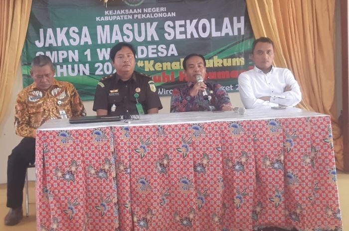 Cegah Anak Didik Terjerumus Pelanggaran Hukum, Jaksa Masuk Sekolah Masuk di SMPN 1 Wiradesa Pekalongan