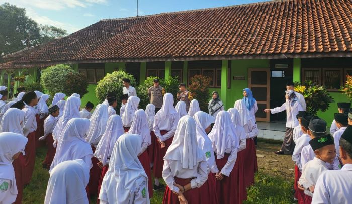 Binmas Polsek Kedungwuni Berkunjung ke Sekolah, Ingatkan Jangan Sampai Ada Bullying di Sekolah