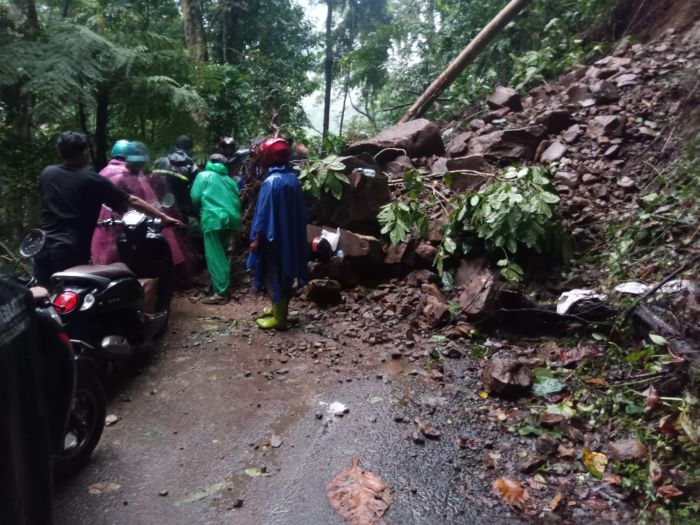 Guru Terjebak Longsor Kroyakan Usai Mengajar, Perjuangan Menembus Jalur di Tengah Hutan Doro–Petungkriyono