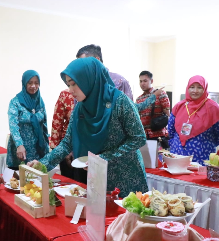 Dukung Peningkatan Konsumsi Ikan, Kader PKK di Pekalongan Ikuti Lomba Kreasi Olahan Ikan