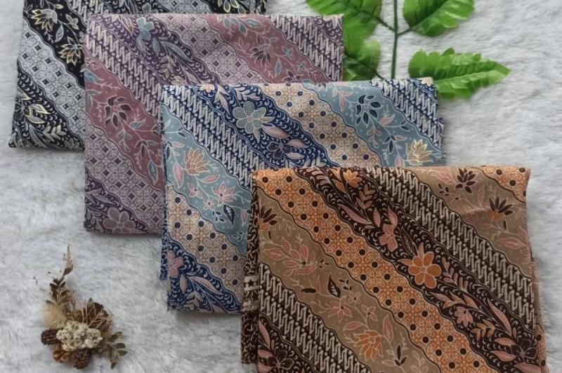 Mengenal 5 Keunikan Batik Sutra: Seni Tradisional Indonesia yang Menawan