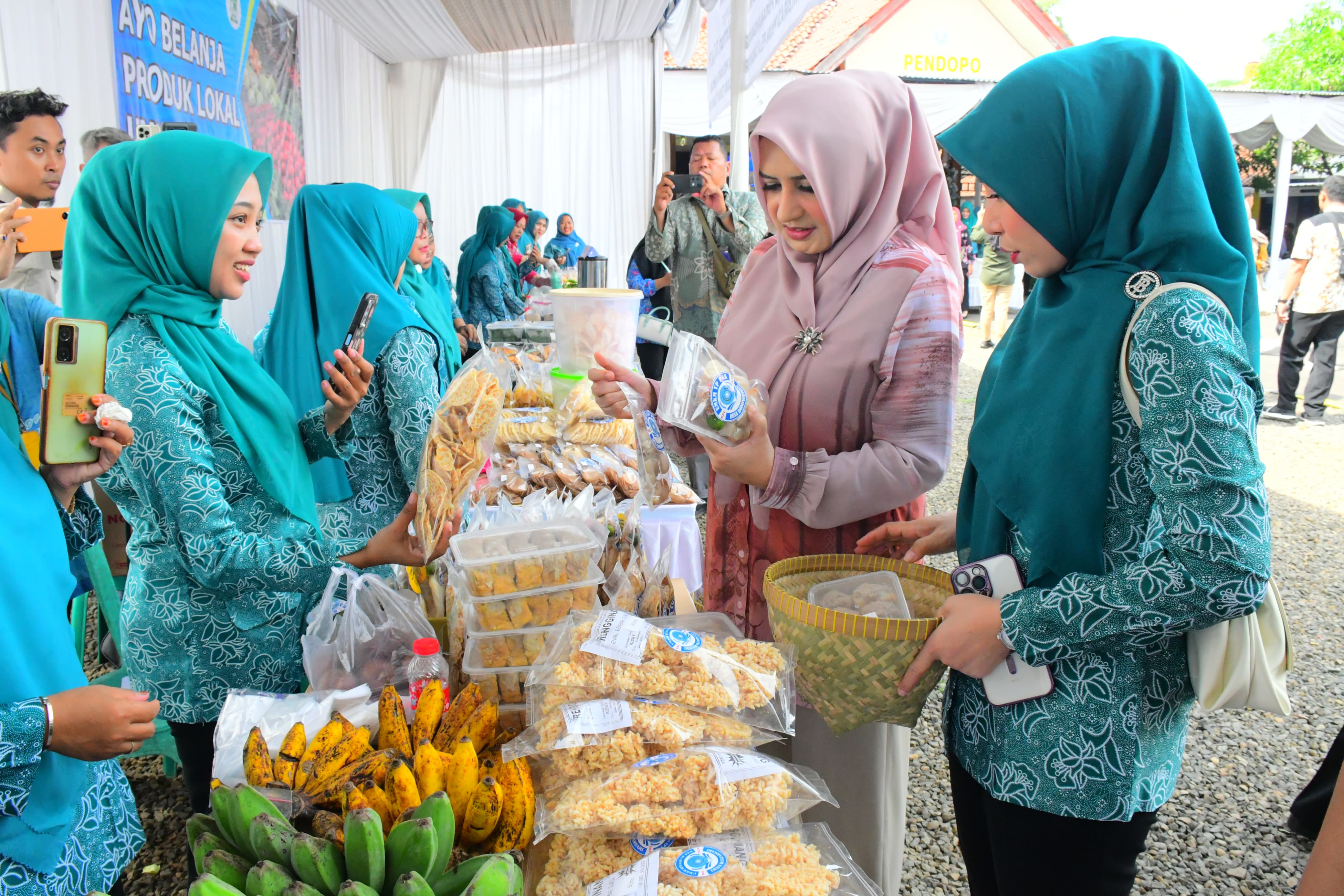 Bupati Pekalongan Fadia Arafiq Dorong UMKM Naik Kelas Lewat Sinergi PKK dan Program Bangga Kencana di Talun