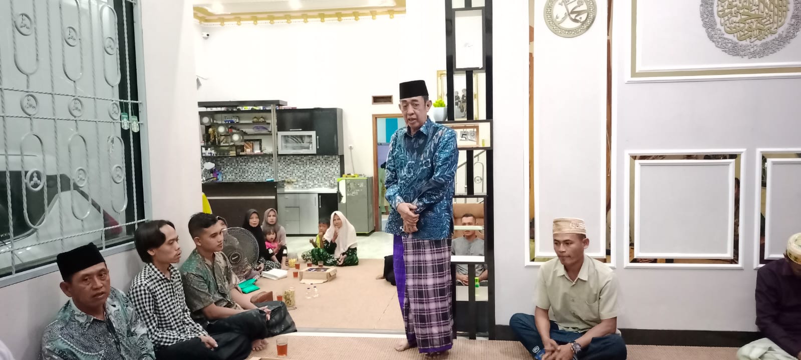 Bisri Sapa Masyarakat Desa Curug Tirto Sampaikan Program Pemerintah Bidang Pendidikan