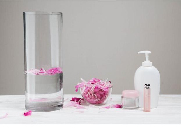 Efektif Bikin Glowing! Manfaat dan Cara Menggunakan Air Mawar untuk Wajah Bening dan Putih, Hanya 2 Minggu