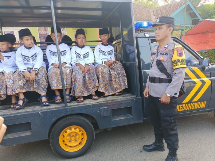 13 Anak Ikuti Sunat Massal di Desa Tangkil Kulon Kabupaten Pekalongan