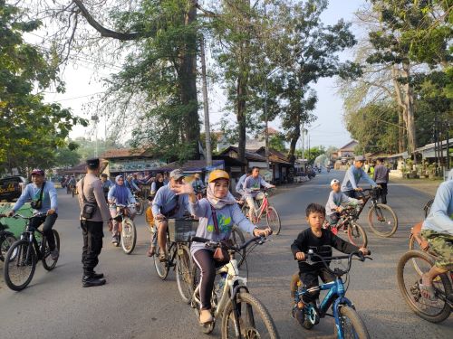Polsek Wonopringgo Amankan Giat Sepeda Santai Semarak Muharam 1446 H PAC GP ANSOR Wonopringgo