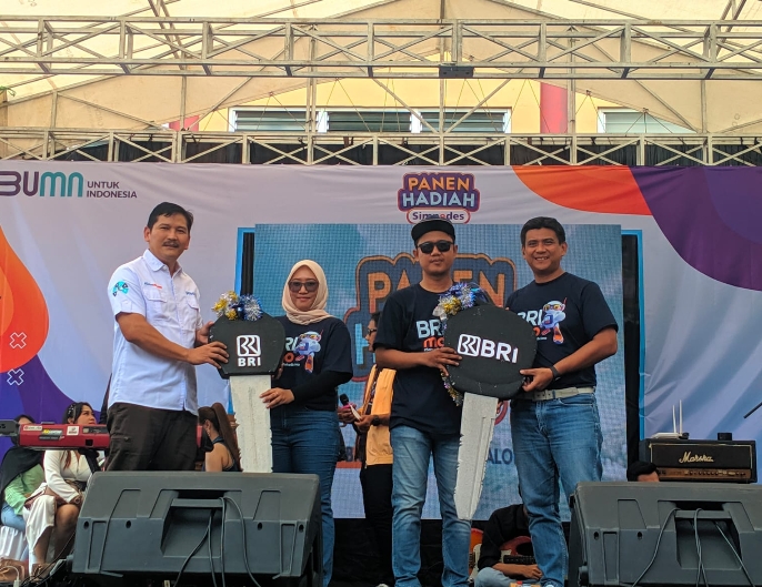 Panen Hadiah Simpedes, Nasabah BRI Pekalongan Raih Grand Prize Dua Mobil Pickup