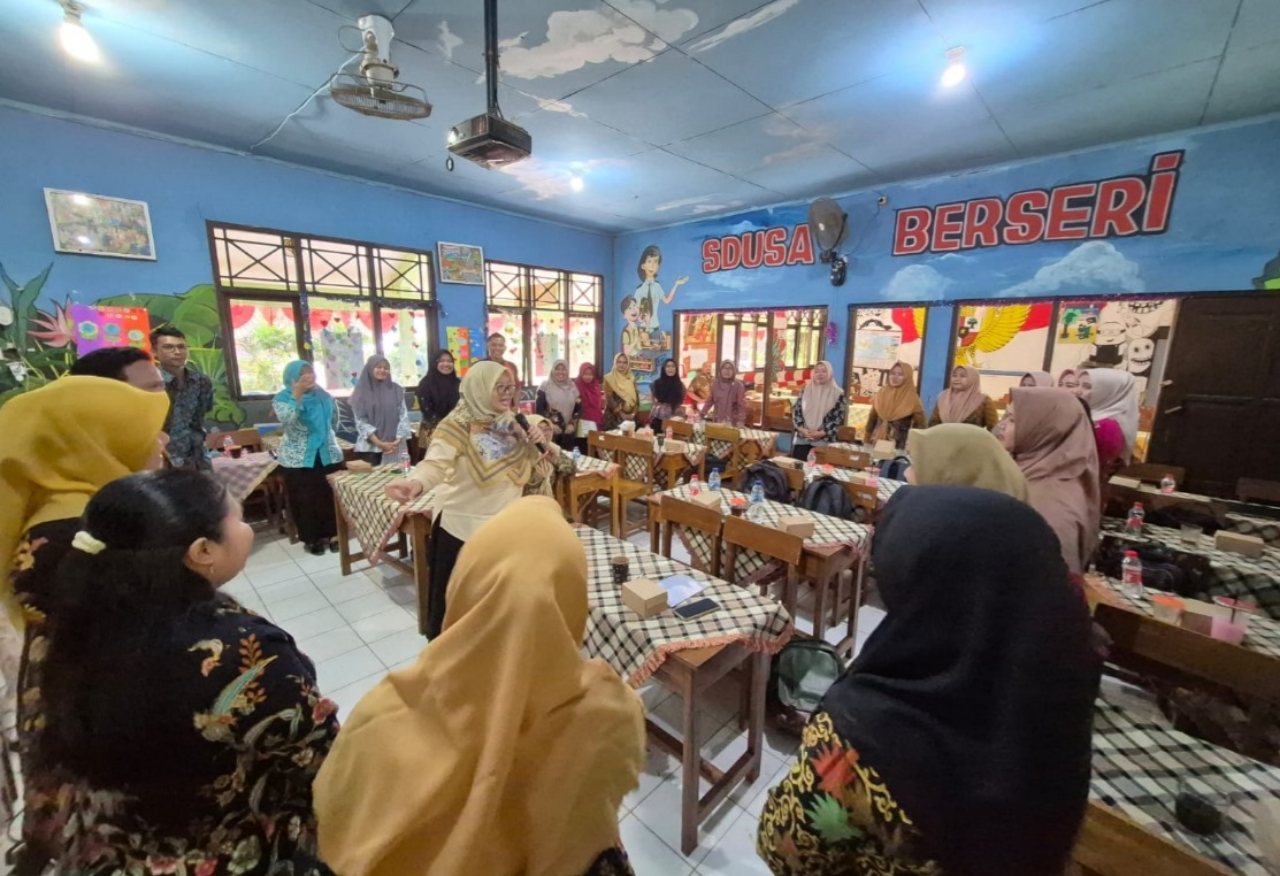 Peringati Hari Guru, PT BPI Dukung Program Peningkatan Literasi dan Numerasi Sekolah di Kawasan PLTU Batang 