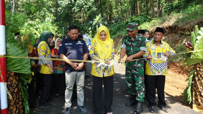 Jalan Desa Kutorojo di Pekalongan Bagus Berkat Program TMMD