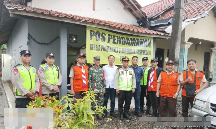 TNI-Polri Amankan Perayaan Natal di Gereja Pantekosta Sragi Pekalongan