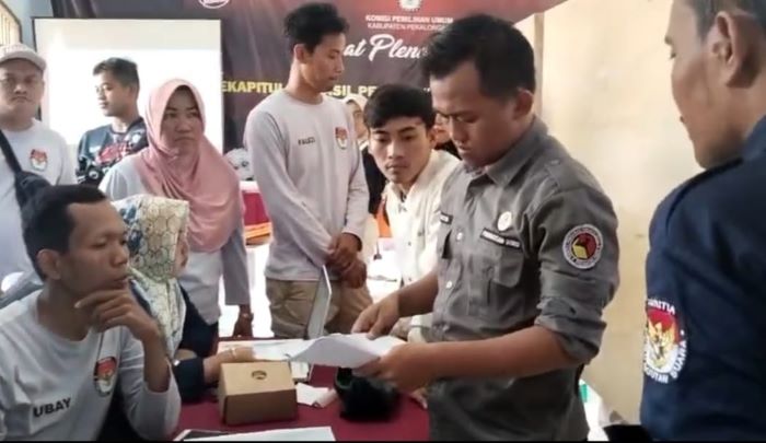 Rekapitulasi di Kecamatan Doro Kabupaten Pekalongan Gaduh, Saksi PDI Perjuangan Protes