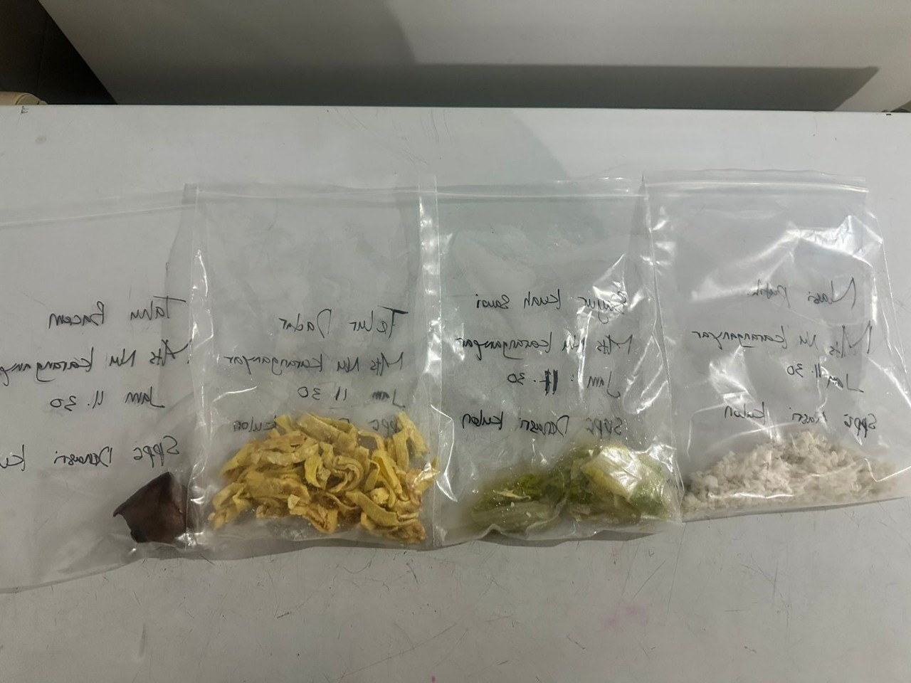 Telur dalam Menu MBG Berbau Tidak Sedap, Ratusan Jatah Siswa Dikembalikan ke Dapur SPPG 