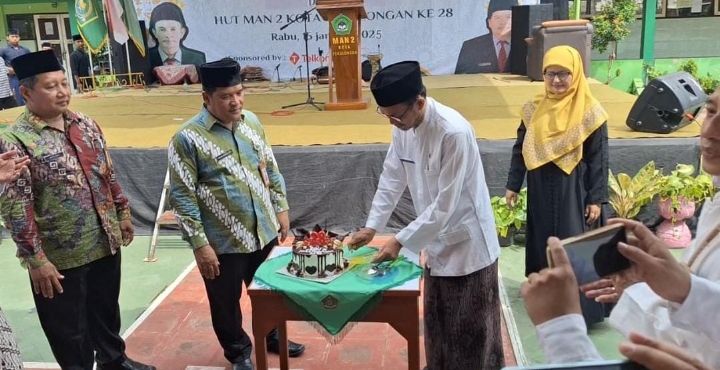 HUT ke-28 MAN 2 Kota Pekalongan, Ajak Siswa Seimbang Ilmu Agama dan Umum 