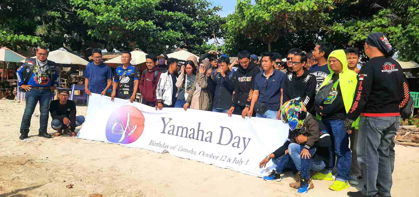 Meriahkan Yamaha Day, Puluhan Komunitas Ikuti Touring Ke Pantai Bondo Jepara Bersama Yamaha