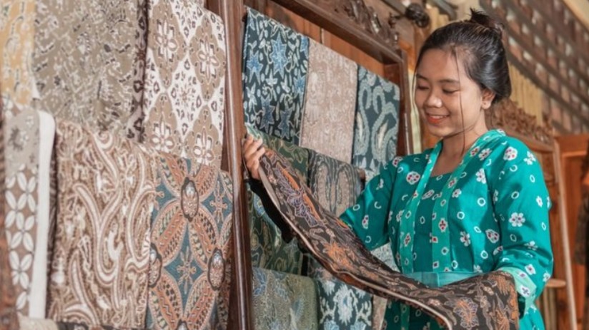 Yuk Kenal Lebih Dekat Batik Kembang Khas Surabaya, Nomor 5 Sering Dijumpai di Pekalongan!