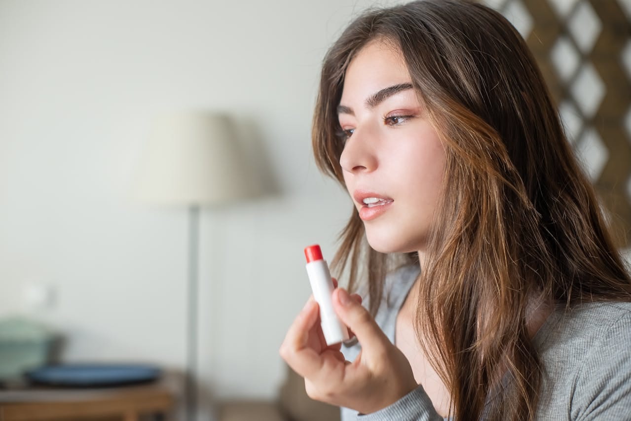 5 Pilihan Lip Balm yang Ampuh Mengatasi Bibir Gelap dan Kering