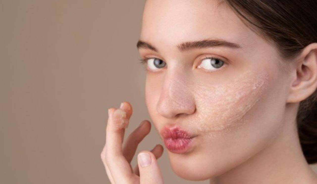 5 Tips Perawatan Kulit Kering yang Jarang Diperhatikan, Lakukan Cara Ini Agar Tetap Lembap Nggak Bersisik Lagi