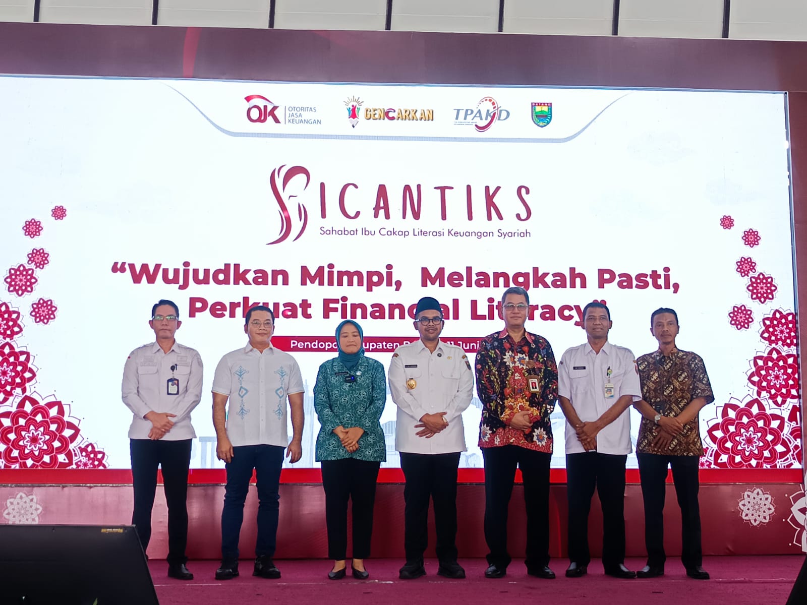 Jadi 'Menteri Keuangan Keluarga', Ibu-ibu di Batang Diajak Melek Literasi dan Jauhi Pinjol