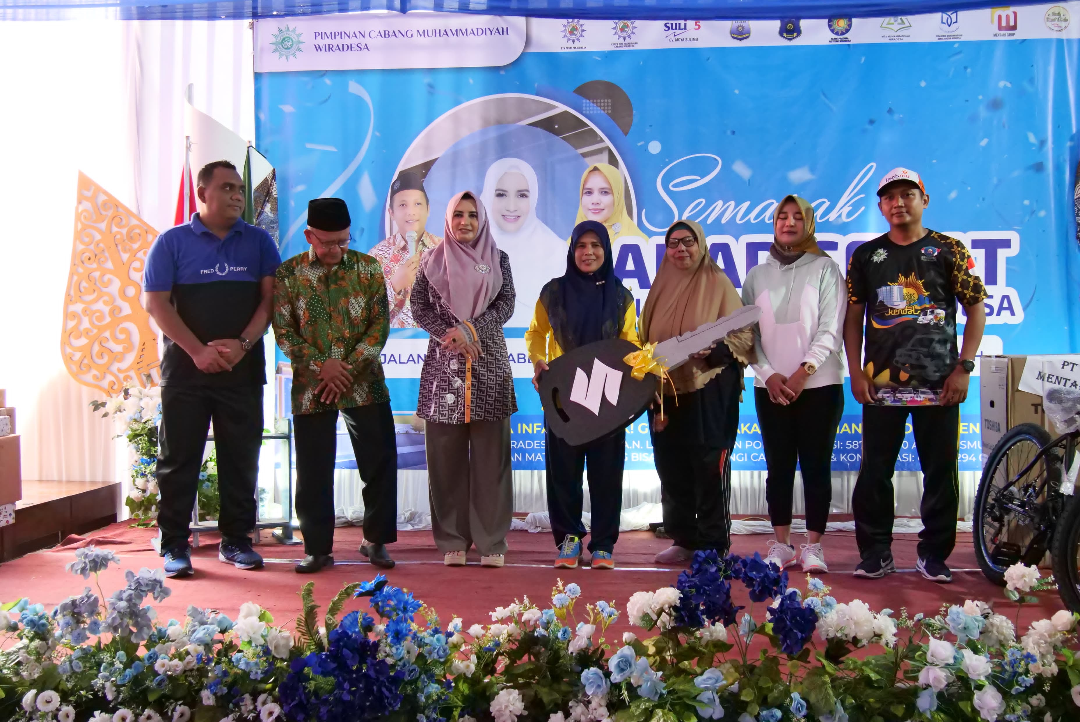 Bupati Pekalongan Fadia Arafiq Serahkan Hibah Ambulans kepada Muhammadiyah Wiradesa