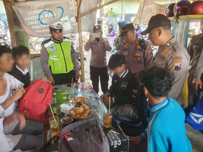  Petugas Gabungan Gelar Razia Anak Bolos Sekolah di Sejumlah Lokasi di Batang 