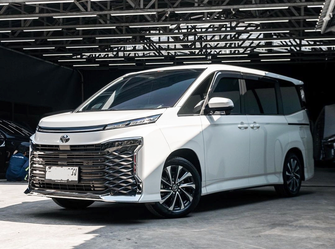 Adik dari Toyota Alphard, Toyota Voxy 2024 Menjadi Mobil MPV Impian Para Keluarga Karena Hal Ini!