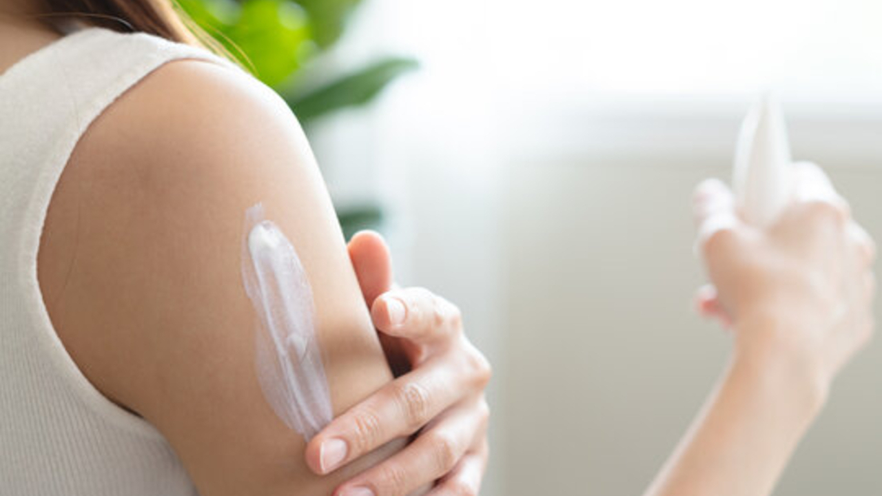 5 Pilihan Body Lotion Mengandung Vitamin C untuk Memutihkan Kulit Belang