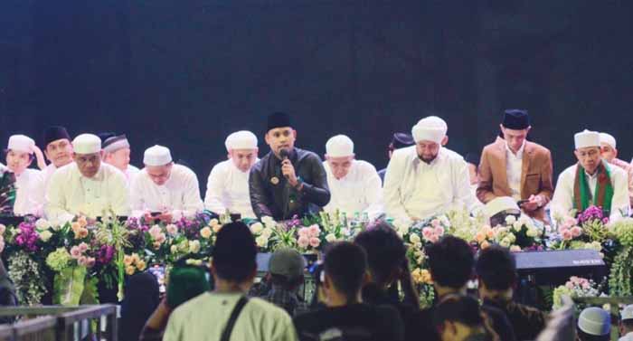 Syahdunya PRK 2023, Puluhan Ribu Jamaah Bersholawat Bersama Habib Syech