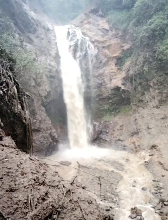 Longsor Gemlegar Terjang Curug Muncar Petungkriyono, Warga Sempat Mengungsi Tengah Malam