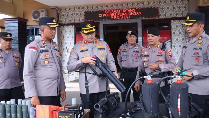 Kapolres Pekalongan Cek Amunisi dan Senjata Gas Air Mata, Jangan Sampai Masa Berlakunya Habis