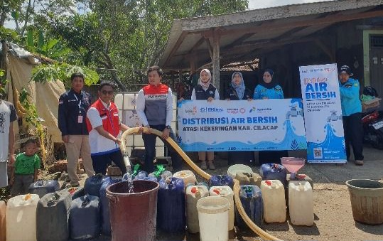 Pertamina Patra Niaga Regional JBT Salurkan Air Bersih di Kabupaten Cilacap, Beberapa Jam Ludes