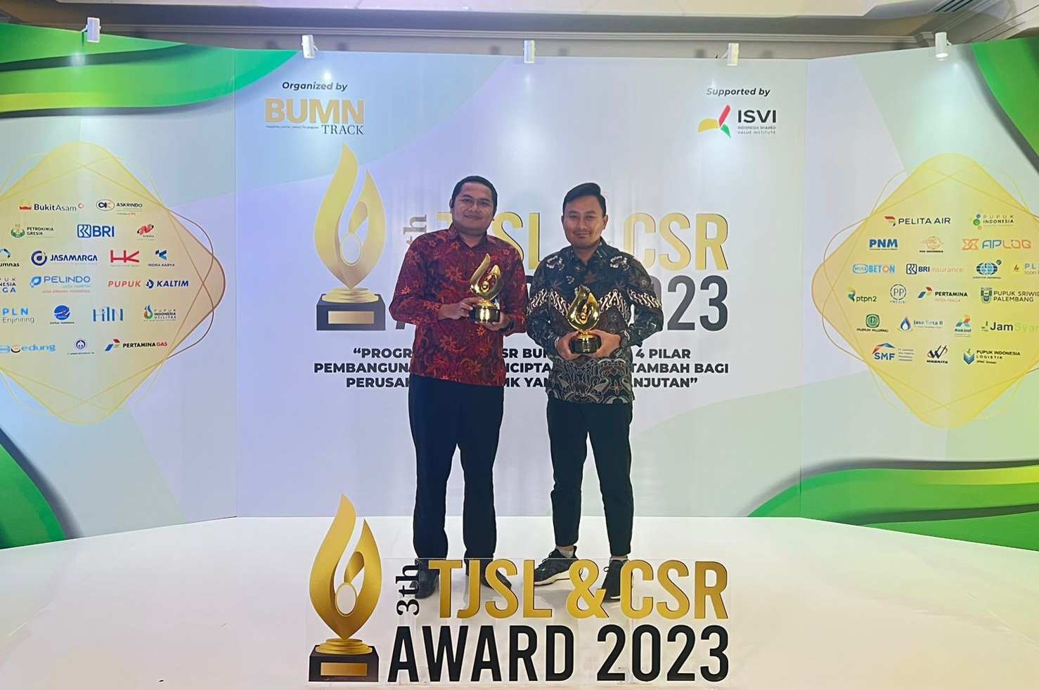 Pertamina Patra Niaga RJBT Raih Penghargaan Platinum dan Gold di Ajang TJSL & CSR Award 2023