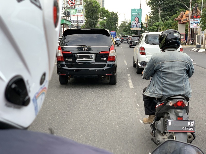 Begini Cara Menghindari Kendaraan di Depan yang Mengerem Mendadak