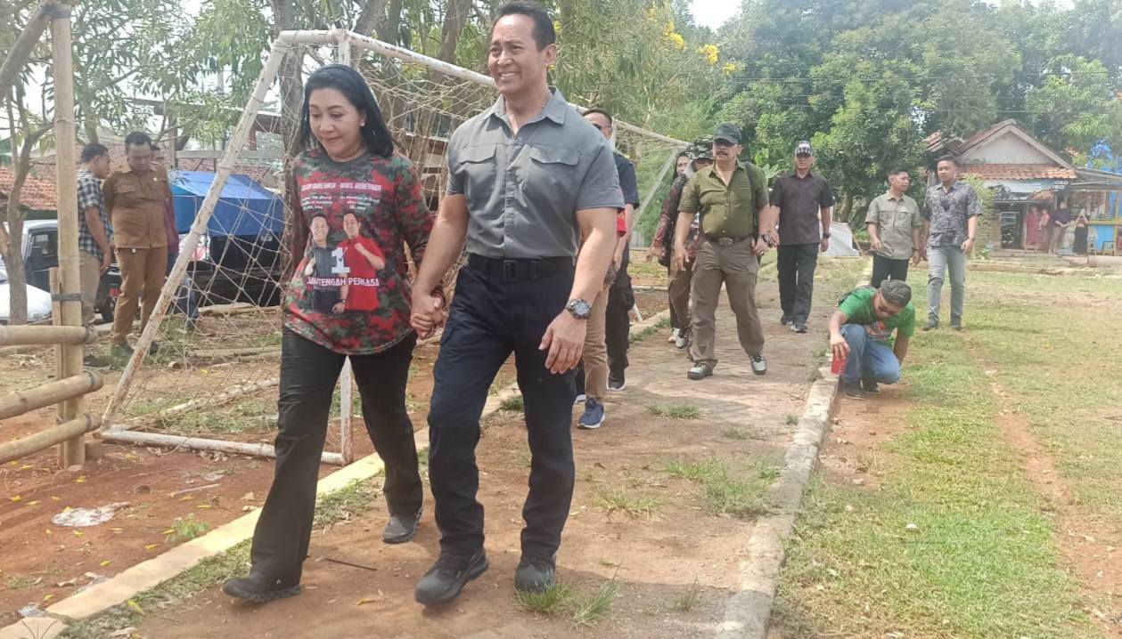 Calon Gubernur Jateng Andika Perkasa Jalanin Tradisi Jalan Kaki Memutari Lapangan Kenconorejo Batang 