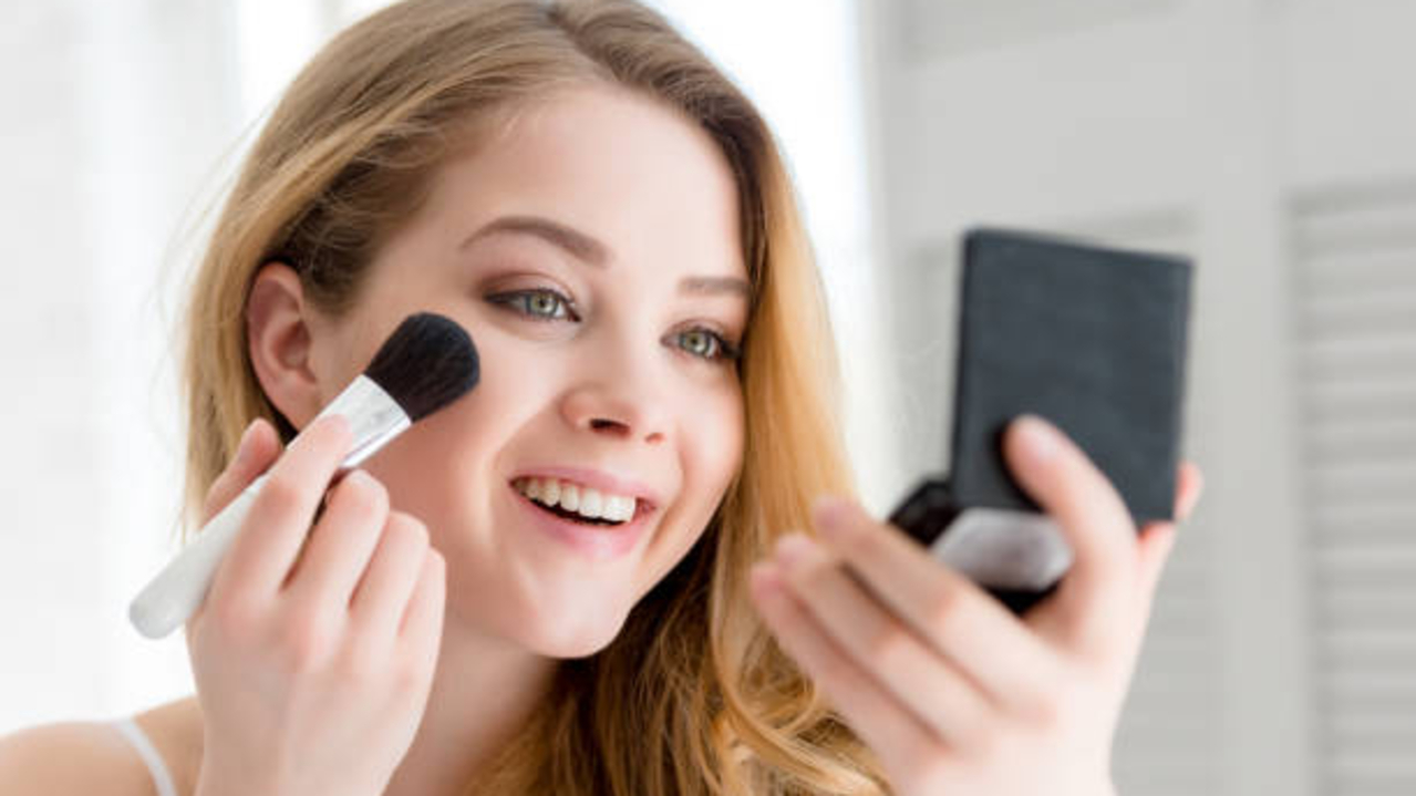 Apa Bedak yang Cocok untuk Kulit Kusam? Ini 5 Rekomendasinya yang Bikin Wajah Cerah