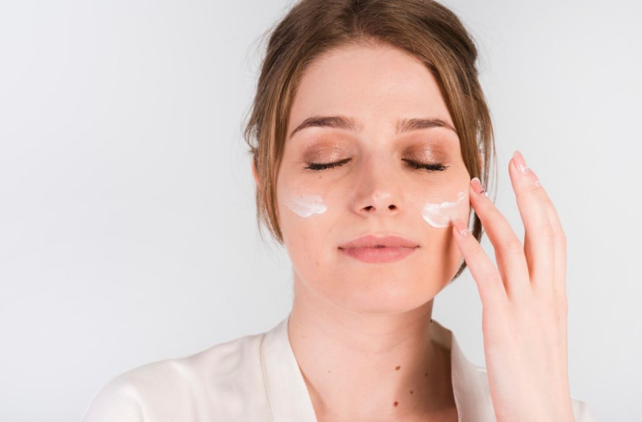 4 Moisturizer Noda Hitam Terbaik yang Bisa Bikin Kulit Cerah dan Lembab