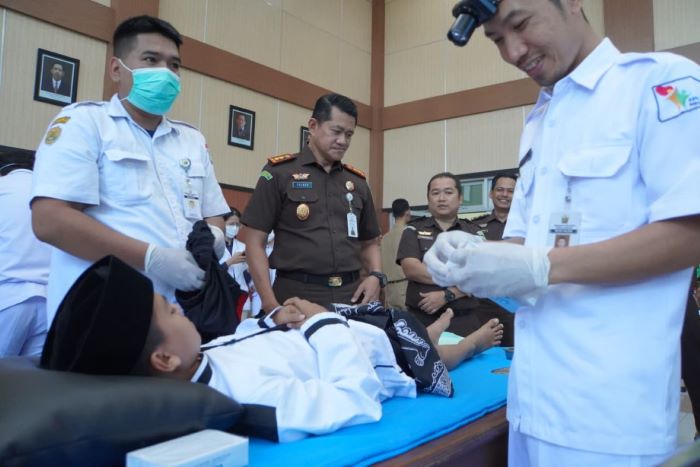 Hari Lahir Kejaksaan Republik Indonesia ke-80, Kejari Kabupaten Pekalongan Gelar Sunat Massal
