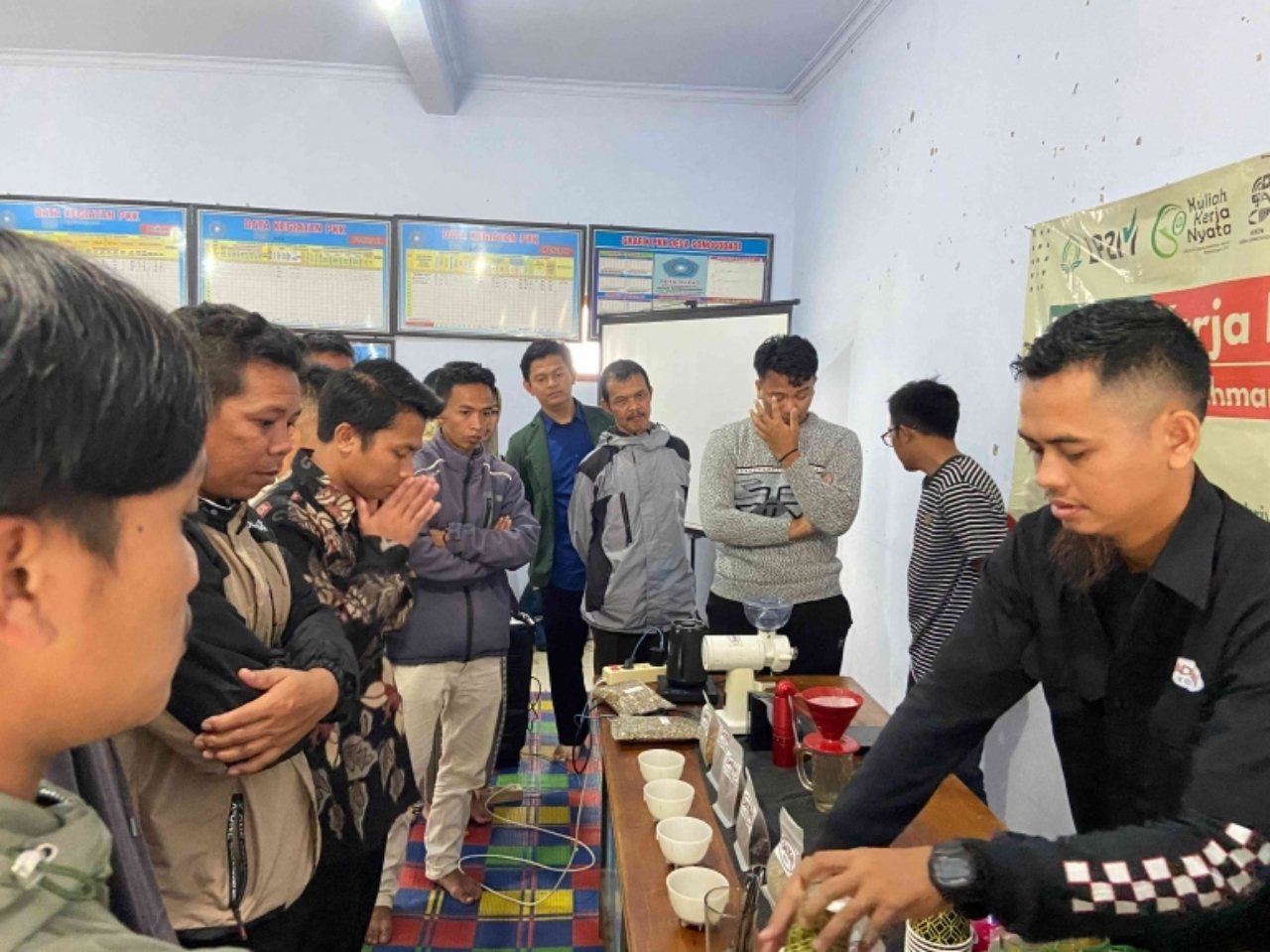 Angkat Potensi Kopi Petungkriyono, Mahasiswa KKN 50 Angkatan 60 UIN Gus Dur Hadirkan Pelatihan Olah Kopi