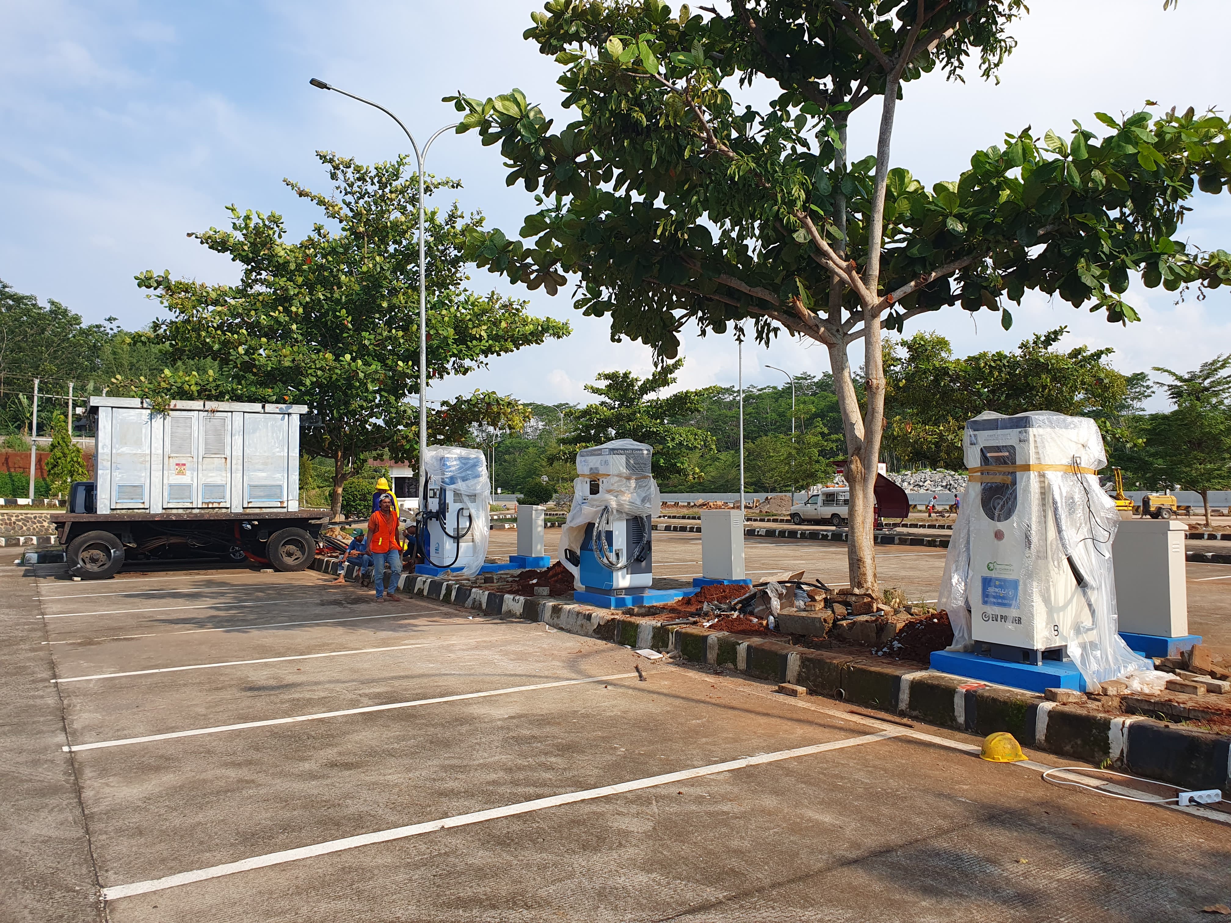 Sambut Libur Akhir Tahun, Tol Pemalang–Batang Tambah SPKLU dan Layanan Top Up Tanpa Turun Kendaraan