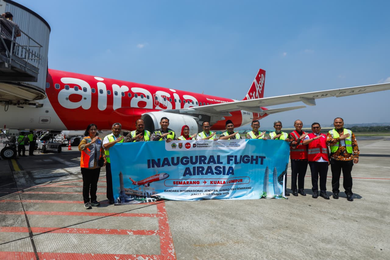 Wagub Jateng Lepas Penerbangan Perdana Semarang-Kuala Lumpur, Masyarakat Sambut Antusias