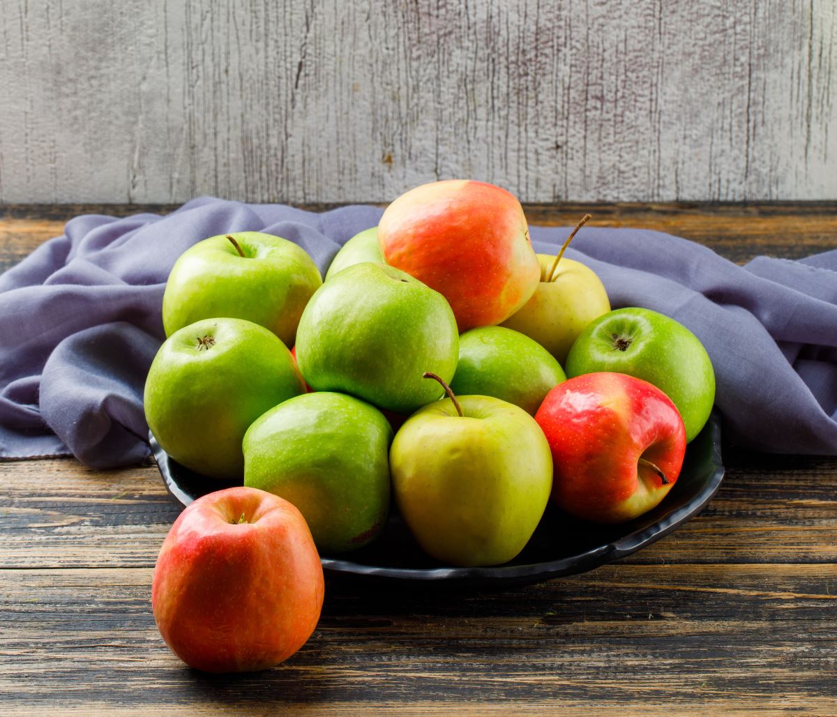 Apa Efek Samping Mengkonsumsi Buah Apel Berlebih? Inilah 7 Dampak Buruk Makan Apel Berlebih dan Perut Kosong!